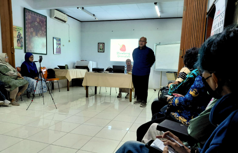 dr. Adhi Sebagai Narasumber Capacity Building Kesehatan Mental remaja bagi Staf YKB
